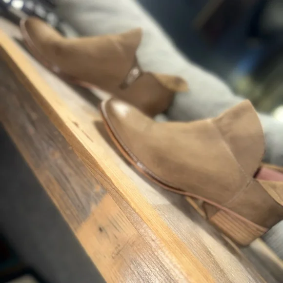 Seychelles Tan Suede Ankle Booties - Picture 3 of 8